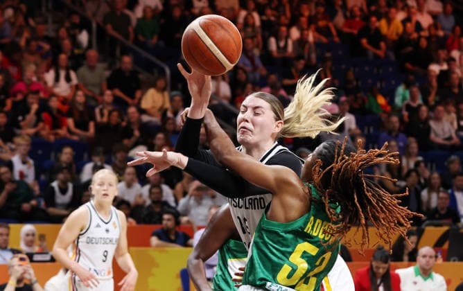 Luisa Geiselsöder with the ball, Rokia Doumbia, tackle, game action, sports, basketball, FIBA World Cup, Women s World Championship, 2026–2027 season, July 9, 2026, DBB, Germany (GER) vs. Mali
