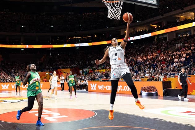 Nyara Sabally (Germany), No. 8, making a layup; Alima Dembele (Mali), No. 12; GER, Germany vs. Mali, basketball, 2026 FIBA Women’s World Cup, group stage, Matchday 3, September 7, 2026, GER, Germany vs. Mali, Basketball, 2026 FIBA Women’s World Cup, Group Stage, Matchday 3, September 7, 2026, Berlin Copyright: xEibner-Pressefoto MaxxVincenx EP_MVN
