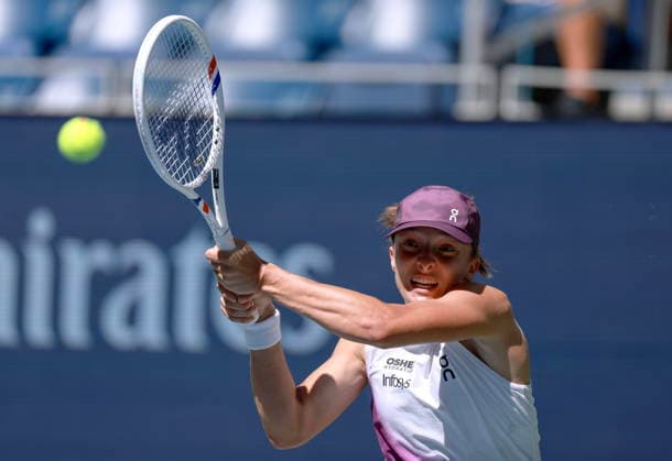 US Open tennis tournament - Day 9 Iga Swiatek of Poland in action against Qinwen Zheng of China during the Women s Singles round 4 of the US Open Tennis Championships at the USTA Billie Jean King National Tennis Center in Flushing Meadows, New York, USA, 07 September 2026. The 2026 US Open tournament runs from 23 August through 13 September. FLUSHING MEADOWS NEW YORK United States  Copyright: xCRISTOBALxHERRERA-ULASHKEVICHx