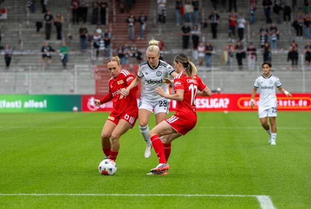 Fußball, Frauen, Saison 2026 2027, Google Pixel Frauen-Bundesliga (3. Spieltag), 1. FC Union Berlin - Eintracht Frankfurt, v. l. Lisanne Gräwe (1. Frauen 1. FC Union), Rebecka Blomqvist (Eintracht Frankfurt), Eileen Campbell (1. Frauen 1. FC Union), 07.09.2026, *** Soccer, Women s, 2026–2027 Season, Google Pixel Women’s Bundesliga, Matchday 3, 1. FC Union Berlin vs. Eintracht Frankfurt; from left: Lisanne Gräwe (1. FC Union Women’s Team), Rebecka Blomqvist (Eintracht Frankfurt), Eileen Campbell (1. FC Union Women’s Team), September 7, 2026, Copyright: xMatthiasxKochx