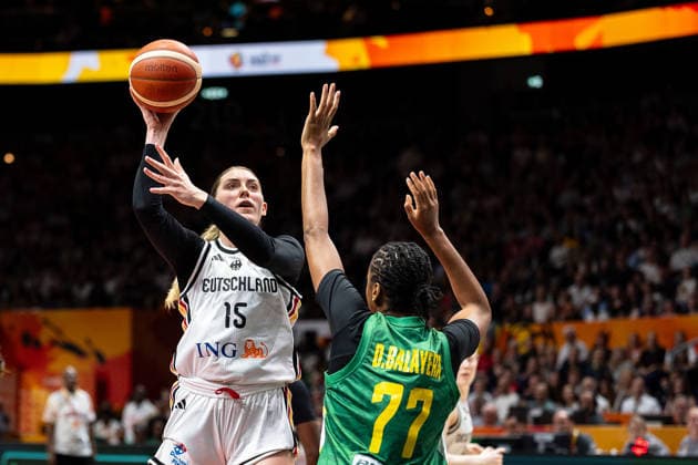 Luisa Geiselsoder (Germany), No. 15, making a layup; Diana Balayera (Mali), No. 77; GER, Germany vs. Mali, Basketball, 2026 FIBA Women’s World Cup, Group Stage, Matchday 3, September 7, 2026, Germany vs. Mali, basketball, 2026 FIBA Women’s World Cup, group stage, Matchday 3, September 7, 2026, Berlin Copyright: xEibner-Pressefoto MaxxVincenx EP_MVN