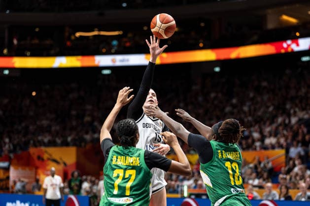 Luisa Geiselsoder (Germany), No. 15, shooting; Diana Balayera (Mali), No. 77; Alima Dembele (Mali), No. 12; GER, Germany vs. Mali, basketball, 2026 FIBA Women s World Cup, group stage, Matchday 3, September 7, 2026, GER, Germany vs. Mali, Basketball, 2026 FIBA Women’s World Cup, Group Stage, Matchday 3, September 7, 2026, Berlin Copyright: xEibner-Pressefoto MaxxVincenx EP_MVN