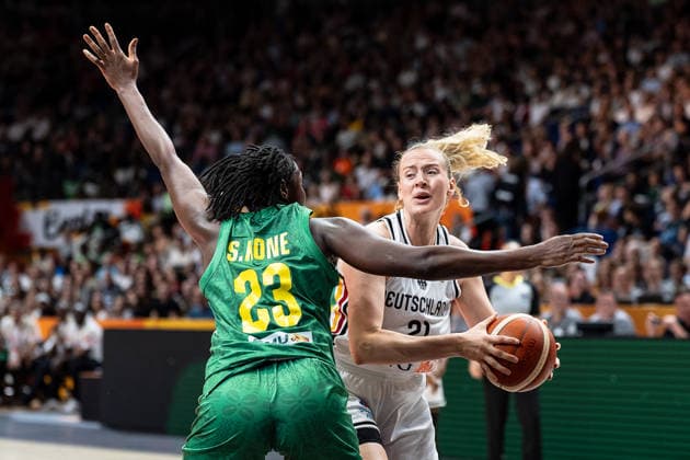 Marie Guelich (Germany), No. 21, dribbling; Sika Kone (Mali), No. 23; GER, Germany vs. Mali, Basketball, 2026 FIBA Women’s World Cup, Group Stage, Matchday 3, September 7, 2026, GER, Germany vs. Mali, Basketball, 2026 FIBA Women’s World Cup, Group Stage, Matchday 3, September 7, 2026, Berlin Copyright: xEibner-Pressefoto MaxxVincenx EP_MVN