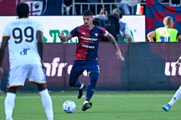 Cagliari s Alessandro Deiola in action during the Serie A soccer match between Cagliari Calcio and Lecce at the Unipol Domus in Cagliari, Sardinia - Monday 7th september 2026. - Soccer  Copyright: xGianlucaxZuddas LaPressex