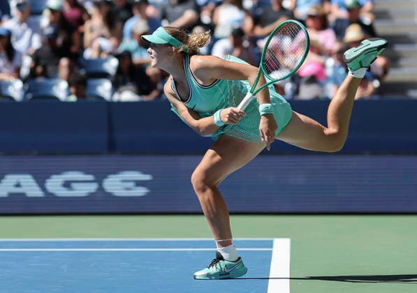 US Open tennis tournament - Day 9 Mirra Andreeva of Russia in action against Anastasia Potapova of Austria during the Women s Singles round 4 of the US Open Tennis Championships at the USTA Billie Jean King National Tennis Center in Flushing Meadows, New York, USA, 07 September 2026. The 2026 US Open tournament runs from 23 August through 13 September. FLUSHING MEADOWS NEW YORK United States  Copyright: xSARAHxYENESELx