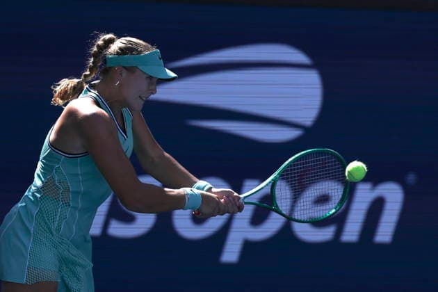 US Open tennis tournament - Day 9 Mirra Andreeva of Russia in action against Anastasia Potapova of Austria during the Women s Singles round 4 of the US Open Tennis Championships at the USTA Billie Jean King National Tennis Center in Flushing Meadows, New York, USA, 07 September 2026. The 2026 US Open tournament runs from 23 August through 13 September. FLUSHING MEADOWS NEW YORK United States  Copyright: xSARAHxYENESELx
