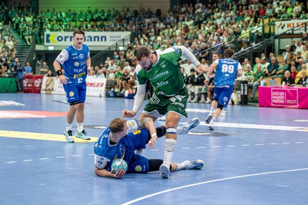OPEL Handball Bundesliga: HSG Wetzlar vs. ThSV Eisenach, September 26, 2007: Nikolaj Laesoe (HSG Wetzlar), 32; Dominik Solak (ThSV Eisenach), 30; OPEL Handball Bundesliga: HSG Wetzlar vs. ThSV Eisenach (Wetzlar), September 26, 2007 Copyright: xBEAUTIFULxSPORTS Roeczeyx