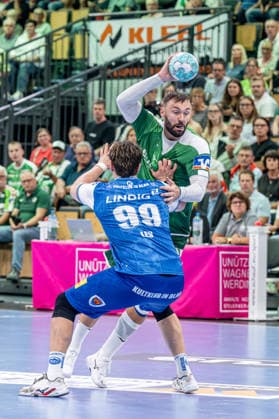 OPEL Handball Bundesliga: HSG Wetzlar vs. ThSV Eisenach, September 26, 2007: Nikolaj Laesoe (HSG Wetzlar), 32; Tillman Leu (ThSV Eisenach), 99; OPEL Handball Bundesliga: HSG Wetzlar vs. ThSV Eisenach in Wetzlar, September 26, 2007 Copyright: xBEAUTIFULxSPORTS Roeczeyx