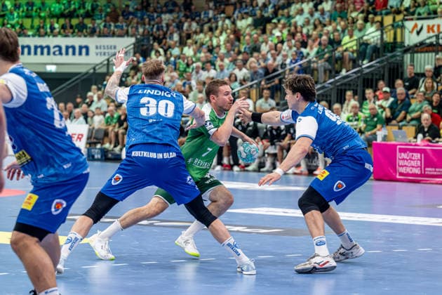 OPEL Handball Bundesliga: HSG Wetzlar vs. ThSV Eisenach, September 26, 2007: Dominik Mappes (HSG Wetzlar), 7; Dominik Solak (ThSV Eisenach), 30; Tillman Leu (ThSV Eisenach), 99; OPEL Handball Bundesliga: HSG Wetzlar vs. ThSV Eisenach, Wetzlar, September 26, 2007 Copyright: xBEAUTIFULxSPORTS Roeczeyx