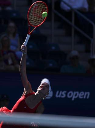 US Open tennis tournament - Day 9 Anastasia Potapova of Austria serves against Mirra Andreeva of Russia during the Women s Singles round 4 of the US Open Tennis Championships at the USTA Billie Jean King National Tennis Center in Flushing Meadows, New York, USA, 07 September 2026. The 2026 US Open tournament runs from 23 August through 13 September. FLUSHING MEADOWS NEW YORK United States  Copyright: xSARAHxYENESELx