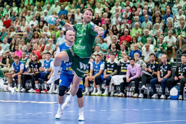 OPEL Handball Bundesliga: HSG Wetzlar vs. ThSV Eisenach, September 26, 2007: Petter Oeverby (HSG Wetzlar), 11, Peter Walz (ThSV Eisenach), 14 OPEL Handball Bundesliga: HSG Wetzlar vs. ThSV Eisenach in Wetzlar, September 26, 2007 Copyright: xBEAUTIFULxSPORTS Roeczeyx