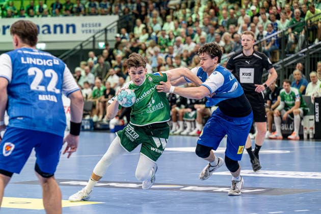 OPEL Handball Bundesliga: HSG Wetzlar vs. ThSV Eisenach, September 26, 2007: Paul Kompenhans (HSG Wetzlar), 34; Tillman Leu (ThSV Eisenach), 99; OPEL Handball Bundesliga: HSG Wetzlar vs. ThSV Eisenach, Wetzlar, September 26, 2007 Copyright: xBEAUTIFULxSPORTS Roeczeyx
