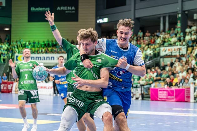 OPEL Handball Bundesliga: HSG Wetzlar vs. ThSV Eisenach, September 26, 2007: Niklas Theiß (HSG Wetzlar), 9; Felix Aellen (ThSV Eisenach), 22; OPEL Handball Bundesliga: HSG Wetzlar vs. ThSV Eisenach, Wetzlar, September 26, 2007 Copyright: xBEAUTIFULxSPORTS Roeczeyx