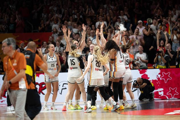 2026 FIBA Women’s Basketball World Cup: Germany vs. Mali, September 7, 2026—Germany celebrates; MVP Luisa Geiselsoder of Germany, 15, cheers; basketball, FIBA Women’s Basketball World Cup 2026, group stage, Group A, Matchday 3: Germany vs. Mali on September 7, 2026, at the Uber Arena, Berlin Copyright: xBEAUTIFULxSPORTS Tonhäuserx