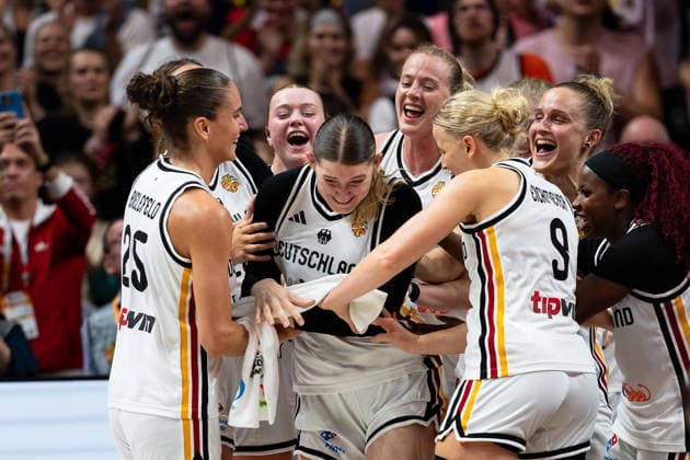 German team celebrates victory at the end of the game: Clara Bielefeld (Germany), 25; Luisa Geiselsoder (Germany), 15; Emma Eichmeyer (Germany), 09; Leonie Fiebich (Germany), 13; Alexis Peterson (Germany), 01, GER, Germany vs. Mali, basketball, 2026 FIBA Women’s World Cup, group stage, Matchday 3, September 7, 2026, GER, Germany vs. Mali, basketball, 2026 FIBA Women’s World Cup, group stage, Matchday 3, September 7, 2026, Berlin Copyright: xEibner-Pressefoto MaxxVincenx EP_MVN