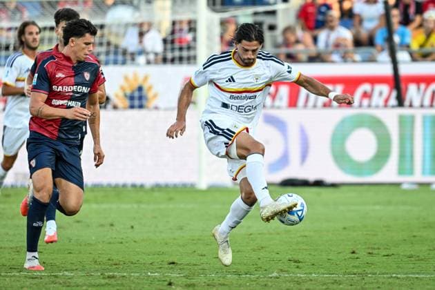 IPA88246639 - Santiago Pierotti of US Lecce during the Cagliari Calcio vs. US Lecce Italian Serie A soccer match in Cagliari, Italy, on September 7, 2026  Copyright: xLuigixCanu IPAxSportx xx IPA88246639