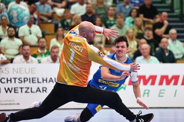 Bart Ravensbergen of HSG Wetzlar watches the ball after a shot by Moritz Ende of ThSV Eisenach GER, HSG Wetzlar vs. ThSV Eisenach, Handball, Opel Handball Bundesliga, Matchday 3, 2026–2027 season, September 7, 2026 GER, HSG Wetzlar vs. ThSV Eisenach, Handball, Opel Handball Bundesliga, Matchday 3, 2026–2027 season, September 7, 2026 Wetzlar Copyright: xEibner-Pressefoto RenexWeissx EP_RWS
