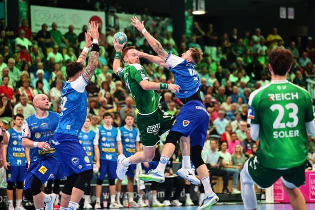 Tomas Piroch (HSG Wetzlar) in a one-on-one battle with Dominik Solak (ThSV Eisenach), GER, HSG Wetzlar vs. ThSV Eisenach, Handball, Opel Handball Bundesliga, Matchday 3, 2026–2027 season, September 7, 2026 GER, HSG Wetzlar vs. ThSV Eisenach, Handball, Opel Handball Bundesliga, Matchday 3, 2026–2027 season, September 7, 2026 Wetzlar Copyright: xEibner-Pressefoto RenexWeissx EP_RWS