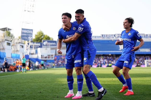 September 7, 2026, Getafe, Madrid, Spain: Martin Satriano of Getafe CF celebrates after scoring his team s first goal with teammate Zaid Romero of Getafe CF during the Spanish League, LaLiga EA Sports, football match played between Getafe CF and RC Celta de Vigo at Coliseum de Getafe stadium on September 07, 2026, in Getafe, Spain. Getafe Spain - ZUMAa181 20260907_zaa_a181_154 Copyright: xDennisxAgyemanx