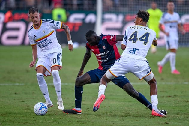 Cagliari s Paul Mendy in action during the Serie A soccer match between Cagliari Calcio and Lecce at the Unipol Domus in Cagliari, Sardinia - Monday 7th september 2026. - Soccer  Copyright: xGianlucaxZuddas LaPressex