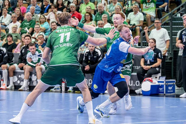 OPEL Handball Bundesliga: HSG Wetzlar vs. ThSV Eisenach, 07 09 26 Dominik Solak ThSV Eisenach, 30, Tomas Piroch HSG Wetzlar, 13, Petter Oeverby HSG Wetzlar, 11 OPEL Handball Bundesliga HSG Wetzlar vs. ThSV Eisenach Wetzlar, September 26, 2007 Copyright: xBEAUTIFULxSPORTS Roeczeyx