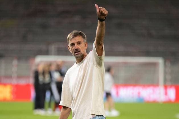 Niko Arnautis (Trainer (Eintracht Frankfurt Frauen) gestikuliert Damen hoch, 1. FC Union Berlin Frauen vs. Eintracht Frankfurt Frauen, Fussball, Google Pixel Frauen-Bundesliga, 3. Spieltag, 2026 2027, 07.09.2026 DFB regulations prohibit any use of photographs as image sequences and or quasi-video Berlin Berlin Deutschland *** Niko Arnautis, coach of Eintracht Frankfurt Women, gestures to his players; 1. FC Union Berlin Women vs. Eintracht Frankfurt Women, soccer, Google Pixel Women s Bundesliga, Matchday 3, 2026–2027, September 7, 2026. DFB regulations prohibit any use of photographs as image sequences and or quasi-video. Berlin, Berlin, Germany Copyright: xkolbert-press MarkusxVerwimpx