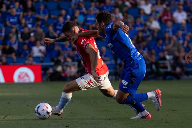Getafe vs. Celta de Vigo, La Liga EA Sports: Javi Galan of Celta de Vigo is defended by Andrés García during the La Liga EA Sports match between Getafe and Celta de Vigo at Estadio Coliseum on September 7, 2026, in Getafe, Madrid, Spain Getafe Estadio Coliseum Madrid Spain Copyright: xAlejandroxMatiasxAcostax