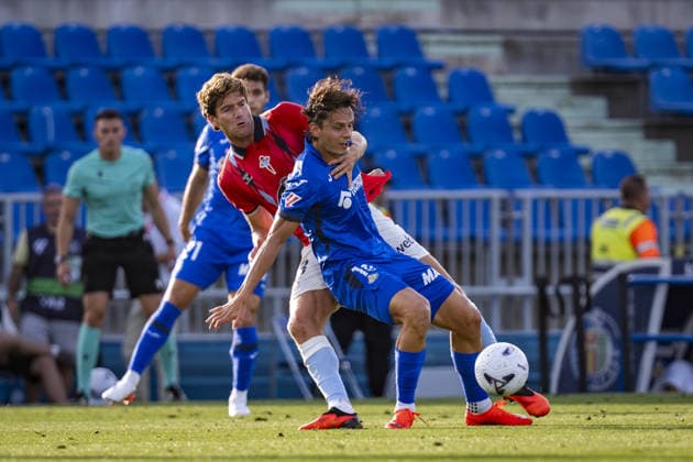 Getafe CF v RC Celta de Vigo - LaLiga GETAFE, SPAIN - SEPTEMBER 7: Enes Unal of Getafe CF (R) fights for the ball against Marcos Alonso of Celta (L) during the LaLiga football match between Getafe CF and RC Celta de Vigo at Estadio Coliseum on September 7, 2026 in Getafe, Spain. Alberto Gardin Anadolu Getafe Spain. Editorial use only. Please get in touch for any other usage.  Copyright: x2026xAnadoluxAlbertoxGardinx