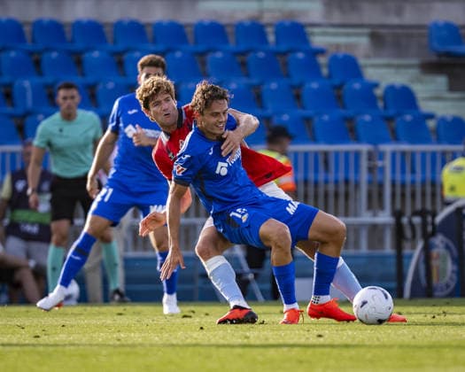 Getafe CF v RC Celta de Vigo - LaLiga GETAFE, SPAIN - SEPTEMBER 7: Enes Unal of Getafe CF (R) fights for the ball against Marcos Alonso of Celta (L) during the LaLiga football match between Getafe CF and RC Celta de Vigo at Estadio Coliseum on September 7, 2026 in Getafe, Spain. Alberto Gardin Anadolu Getafe Spain. Editorial use only. Please get in touch for any other usage.  Copyright: x2026xAnadoluxAlbertoxGardinx