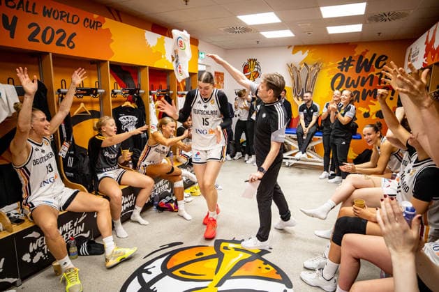 Basketball Berlin, September 7, 2026, FIBA Women’s Basketball World Cup Germany 2026, Preliminary Round, Group: Germany (GER) vs. Mali (MLI). Celebrations in the German locker room. Olaf Lange, Germany; Luisa Geiselsöder, Germany, No. 15 Geiselsöder