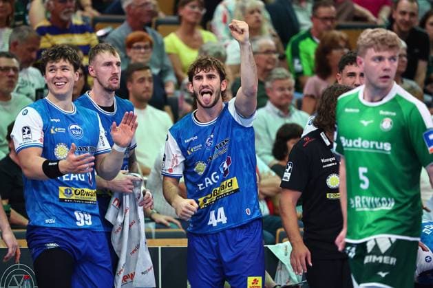 Celebrations on the Eisenach bench: from left, Tillman Leu (ThSV Eisenach), Dominik Solak (ThSV Eisenach), Stephan Seitz (ThSV Eisenach, GER), HSG Wetzlar vs. ThSV Eisenach, Handball, Opel Handball Bundesliga, Matchday 3, 2026–2027 season, September 7, 2026 (GER), HSG Wetzlar vs. ThSV Eisenach, Handball, Opel Handball Bundesliga, Matchday 3, 2026–2027 season, September 7, 2026, Wetzlar Copyright: xEibner-Pressefoto RenexWeissx EP_RWS