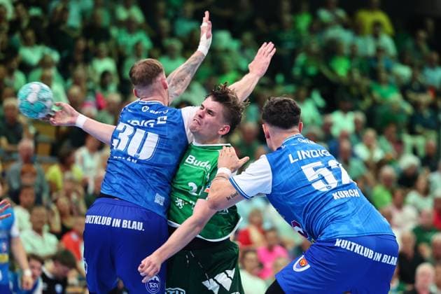 Paul Kompenhans of HSG Wetzlar takes a shot while battling Dominik Solak of ThSV Eisenach, left GER, HSG Wetzlar vs. ThSV Eisenach, handball, Opel Handball Bundesliga, Matchday 3, 2026–2027 season, September 7, 2026 GER, HSG Wetzlar vs. ThSV Eisenach, handball, Opel Handball Bundesliga, Matchday 3, 2026–2027 season, September 7, 2026 Wetzlar Copyright: xEibner-Pressefoto RenexWeissx EP_RWS