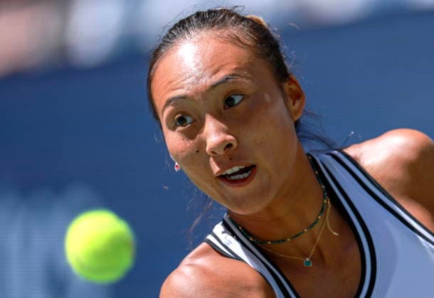US Open tennis tournament - Day 9 Qinwen Zheng of China in action against Iga Swiatek of Poland during the Women s Singles round 4 of the US Open Tennis Championships at the USTA Billie Jean King National Tennis Center in Flushing Meadows, New York, USA, 07 September 2026. The 2026 US Open tournament runs from 23 August through 13 September. FLUSHING MEADOWS NEW YORK United States  Copyright: xCRISTOBALxHERRERA-ULASHKEVICHx