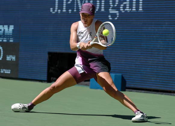 US Open tennis tournament - Day 9 Iga Swiatek of Poland in action against Qinwen Zheng of China during the Women s Singles round 4 of the US Open Tennis Championships at the USTA Billie Jean King National Tennis Center in Flushing Meadows, New York, USA, 07 September 2026. The 2026 US Open tournament runs from 23 August through 13 September. FLUSHING MEADOWS NEW YORK United States  Copyright: xCRISTOBALxHERRERA-ULASHKEVICHx