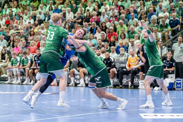 OPEL Handball Bundesliga: HSG Wetzlar vs. ThSV Eisenach, 07 09 26 Vukasin Antonijevic (ThSV Eisenach), 41, Georg Löwen HSG Wetzlar, 33, Petter Oeverby HSG Wetzlar, 11, Tomas Piroch HSG Wetzlar, 13 OPEL Handball Bundesliga HSG Wetzlar vs. ThSV Eisenach, Wetzlar, September 7, 2026 Copyright: xBEAUTIFULxSPORTS Roeczeyx