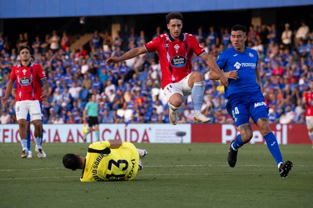 Getafe vs. Celta de Vigo, La Liga EA Sports: David Soria of Getafe catches the ball from Celta de Vigo player Pablo Duran during the La Liga EA Sports match between Getafe and Celta de Vigo at Estadio Coliseum on September 7, 2026, in Getafe, Madrid, Spain Getafe Estadio Coliseum Madrid Spain Copyright: xAlejandroxMatiasxAcostax