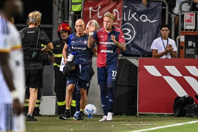 IPA88248183 - Mattia Felici of Cagliari Calcio suffered a knee injury during the Cagliari Calcio vs. US Lecce Italian Serie A soccer match in Cagliari, Italy, on September 7, 2026  Copyright: xLuigixCanu IPAxSportx xx IPA88248183
