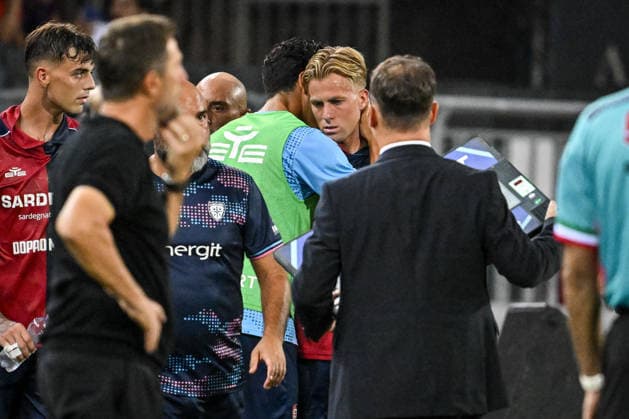 IPA88248185 - Mattia Felici of Cagliari Calcio, Knee Injury during the Cagliari Calcio vs. US Lecce Italian Serie A soccer match in Cagliari, Italy, September 7, 2026  Copyright: xLuigixCanu IPAxSportx xx IPA88248185