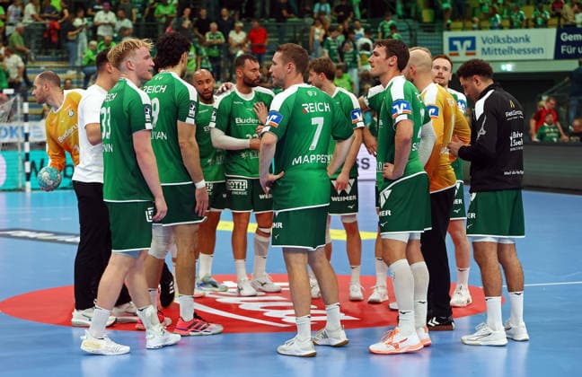 September 7, 2026, xovx, Opel Handball Bundesliga, HSG Wetzlar vs. ThSV Eisenach: The HSG Wetzlar players look pensive after the 31-31 tie against Eisenach. Wetzlar, Buderus Arena, Hesse, Germany, DE