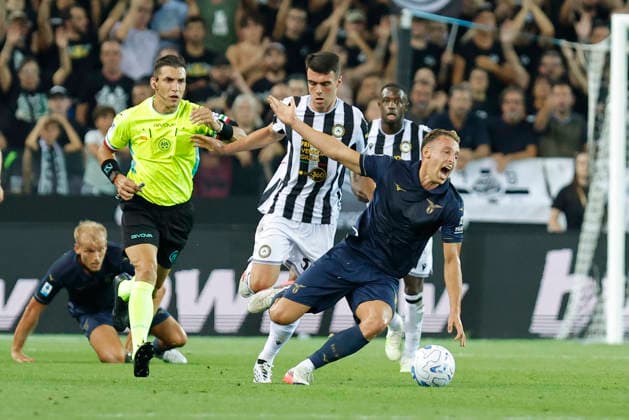 September 7, 2026, Udine, Italy, Italy: LazioÃ¢â‚¬â ¢s Davide Frattesi in action against Udinese s Lennon Miller during the Serie A Enilive soccer match between Udinese and Lazio at the Bluenergy Stadium, north Est Italy, September 07, 2026. Udine Italy - ZUMAr199 20260907_zsp_r199_025 Copyright: xMattiaxRadonix