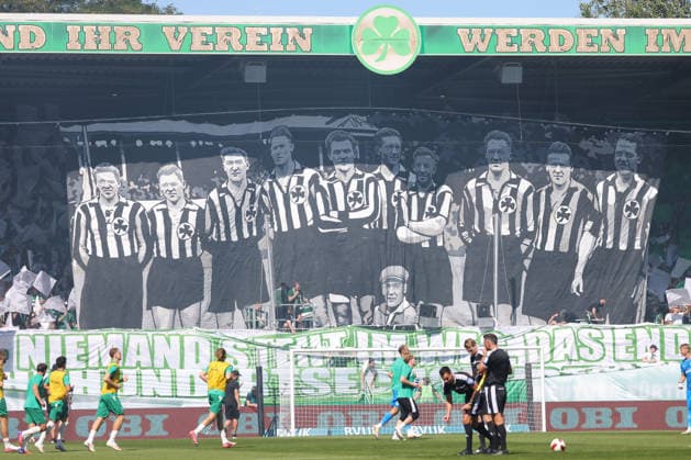 Fan choreography before the first-half match of the 2026–2027 season between SpVgg Greuther Fürth and 1 FC Heidenheim 1846 (0–1) in Fürth on September 6, 2026