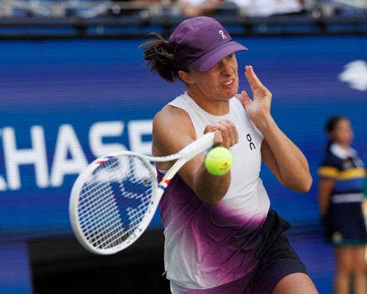 September 7, 2026: Iga Swiatek (POL) in action against Qinwen Zheng (CHN) during their Round 4 match at the US Open on September 7, 2026, held at the USTA Billie Jean King National Tennis Center in New York City. CSM New York City USA - ZUMAc04_ 20260907_zma_c04_048 Copyright: xBerniexHaleyx