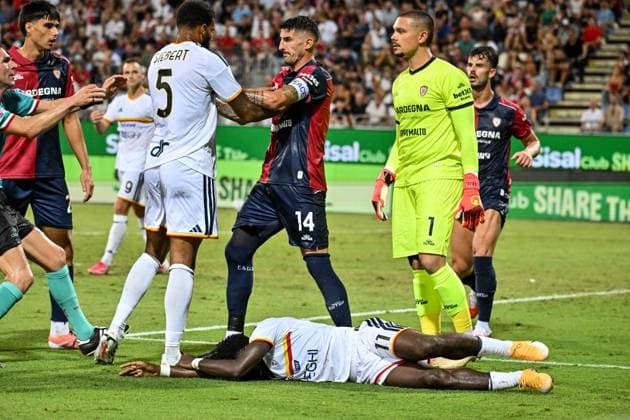SOCCER - Serie A - Cagliari Calcio vs. US Lecce Photo by IPA ABACAPRESS.COM88249232 - Alessandro Deiola of Cagliari Calcio and Siebert of US Lecce during the Cagliari Calcio vs. US Lecce Italian Serie A soccer match in Cagliari, Italy, on September 7, 2026 Cagliari Italy  Copyright: xIPAxSport ABACAx