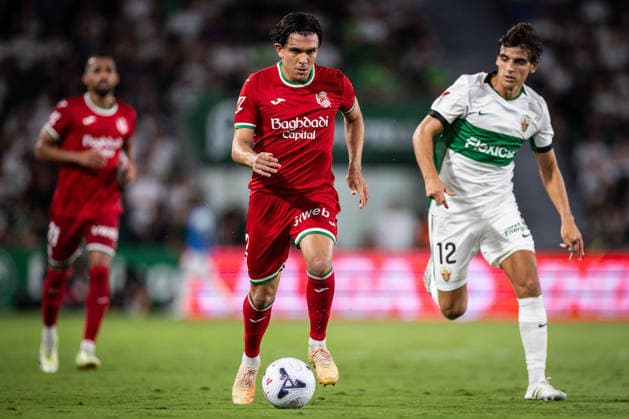 September 7, 2026, Elche, Spain, Spain: Joan ARAMBURU of Real Sociedad and Gonzalo VILLAR of Elche CF during the LaLiga match between Elche CF and Real Sociedad at Estadio Manuel Martinez Valero on September 07, 2026 in Elche, Spain. Omar Arnau Elche CF V Real Sociedad - LaLiga  - ZUMAm308 20260907_zsp_m308_004 Copyright: xMatthieuxMirvillex
