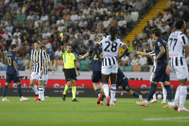 SOCCER - Serie A - Udinese Calcio vs. SS Lazio Photo by IPA ABACAPRESS.COM88249582 - Paride Tremolada (referee) showed a yellow card to Udinese s Jakub Piotrowski during the Serie A Enilive soccer match between Udinese and Lazio at the Bluenergy Stadium in northeastern Italy on September 7, 2026. Udine Italy  Copyright: xIPAxSport ABACAx