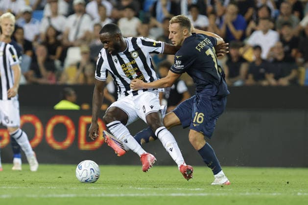 SOCCER - Serie A - Udinese Calcio vs. SS Lazio Photo by IPA ABACAPRESS.COM88250375 - Udinese s Keinan Davis in action against Lazio s Davide Frattesi during the Serie A Enilive soccer match between Udinese and Lazio at the Bluenergy Stadium in northeastern Italy on September 7, 2026. Udine Italy  Copyright: xIPAxSport ABACAx