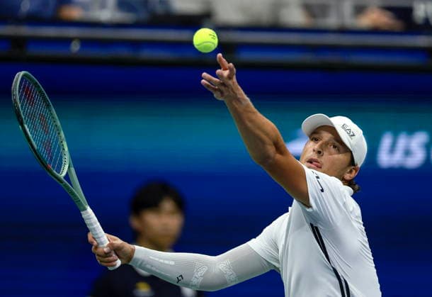 US Open tennis tournament - Day 9 Luciano Darderi of Italy in action against Alexander Zverev of Germany during their men s singles fourth round match at the US Open Tennis Championships at the USTA Billie Jean King National Tennis Center in Flushing Meadows, New York, USA, 07 September 2026. The 2026 US Open tournament runs from 23 August through 13 September. FLUSHING MEADOWS NEW YORK United States  Copyright: xCRISTOBALxHERRERA-ULASHKEVICHx