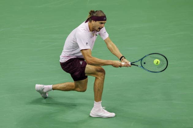 US Open tennis tournament - Day 9 Alexander Zverev of Germany in action against Luciano Darderi of Italy during their Men™s Singles round 4 match of the US Open Tennis Championships at the USTA Billie Jean King National Tennis Center in Flushing Meadows, New York, USA, 07 September 2026. FLUSHING MEADOWS NEW YORK United States  Copyright: xBRIANxHIRSCHFELDx
