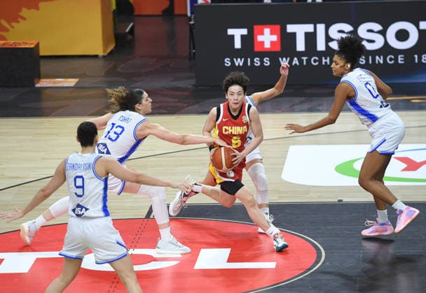 (260908) -- BERLIN, Sept. 8, 2026 -- Yang Shuyu (C) of China breaks through during the group D match between China and Italy at the FIBA Women s Basketball World Cup 2026 in Berlin, Germany, Sept. 7, 2026. ) (SP)GERMANY-BERLIN-BASKETBALL-WOMEN S WORLD CUP-CHN VS ITA HexCanling 