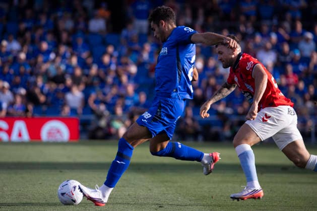 Getafe vs. Celta de Vigo, La Liga EA Sports: Andrés García Robledo of Getafe is defended by Javier Galán of Celta de Vigo during the La Liga EA Sports match between Getafe and Celta de Vigo at Estadio Coliseum on September 7, 2026, in Getafe, Madrid, Spain Getafe Estadio Coliseum Madrid Spain Copyright: xAlejandroxMatiasxAcostax